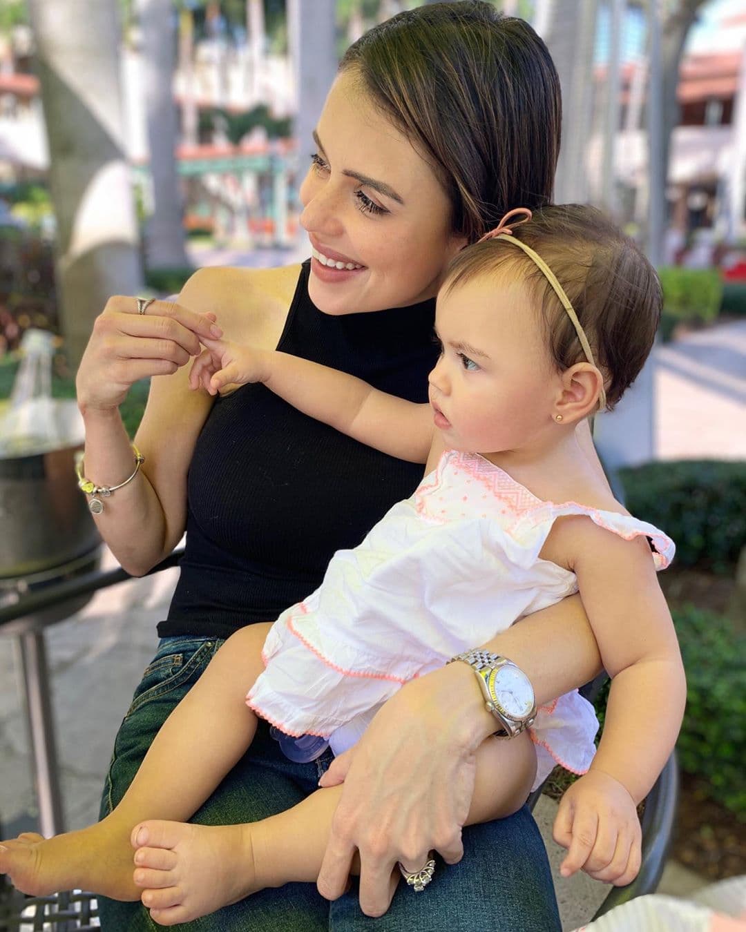 Carolina Sarassa se convirtió en madre hace casi un año y ahora disfruta de cada etapa de su bebé Chloé Sophia, así como de los consejos de madre que le brinda Satcha.