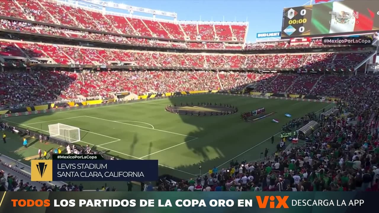 Se entonan los himnos nacionales de México y Honduras en la semifinal de la Copa Oro