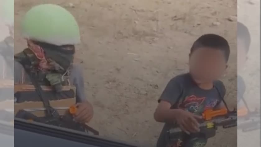 Un 'retén' con armas de juguete en México: el preocupante 'juego' de unos niños que se hizo viral