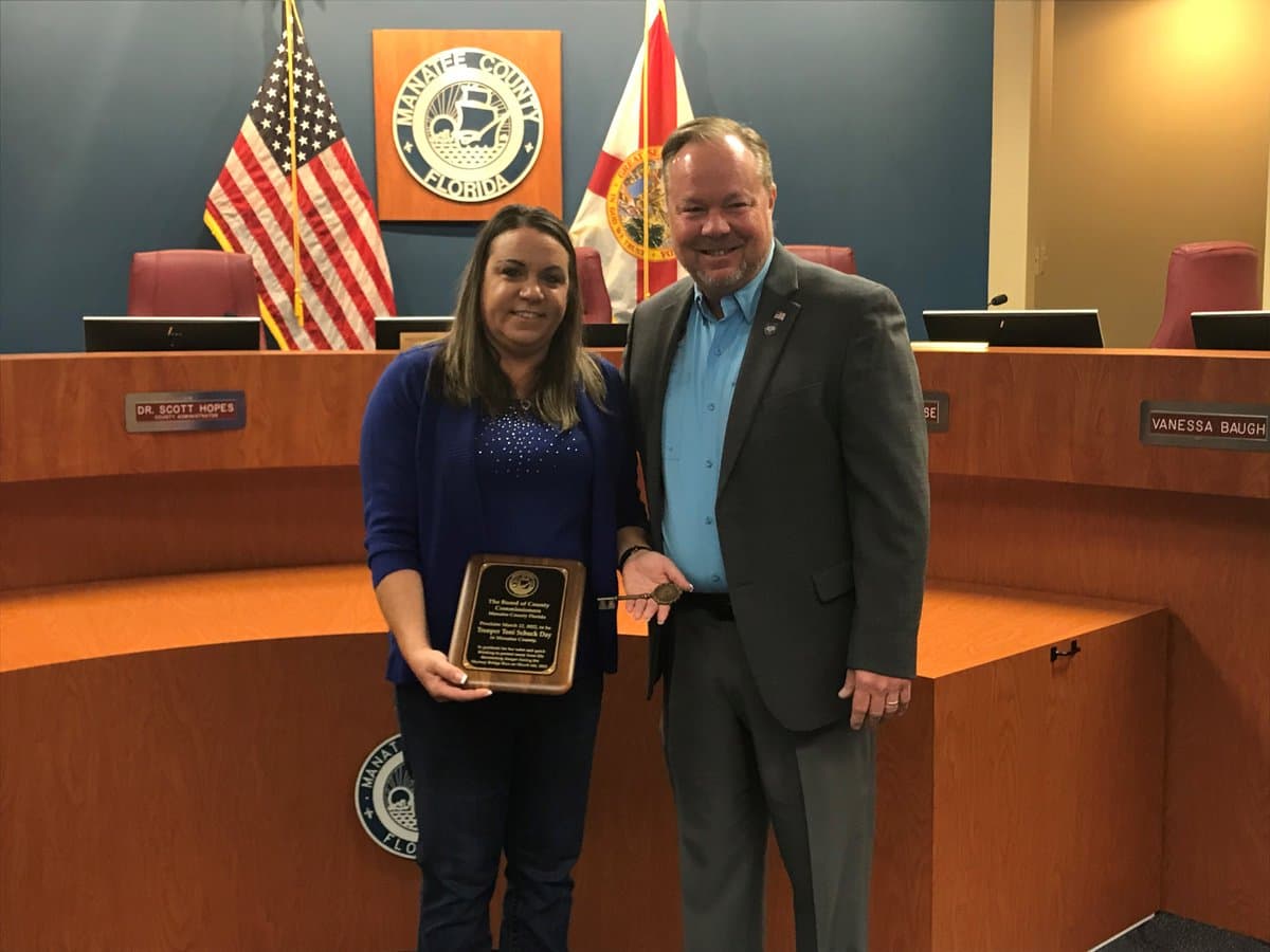Reconoce condado de Manatee a la policía que arriesgó su vida para salvar a corredores en el puente Skyway