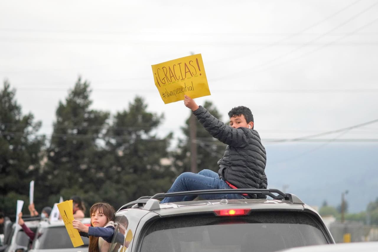 Los participantes se movilizaron por nueve diferentes campos donde dijeron GRACIAS a los campesinos. 
<br>'
<b>¡Mi corazón se siente orgulloso! ¡Mi corazón se siente agradecido con todos, especialmente los jóvenes que se unieron a nosotros! ¡Que Viva los Campesinos!',</b> dijo uno de ellos, de acuerdo al 
<a href="https://www.indybay.org/newsitems/2020/04/11/18832281.php" target="_blank">sitio web</a> del Centro de Media Independiente.