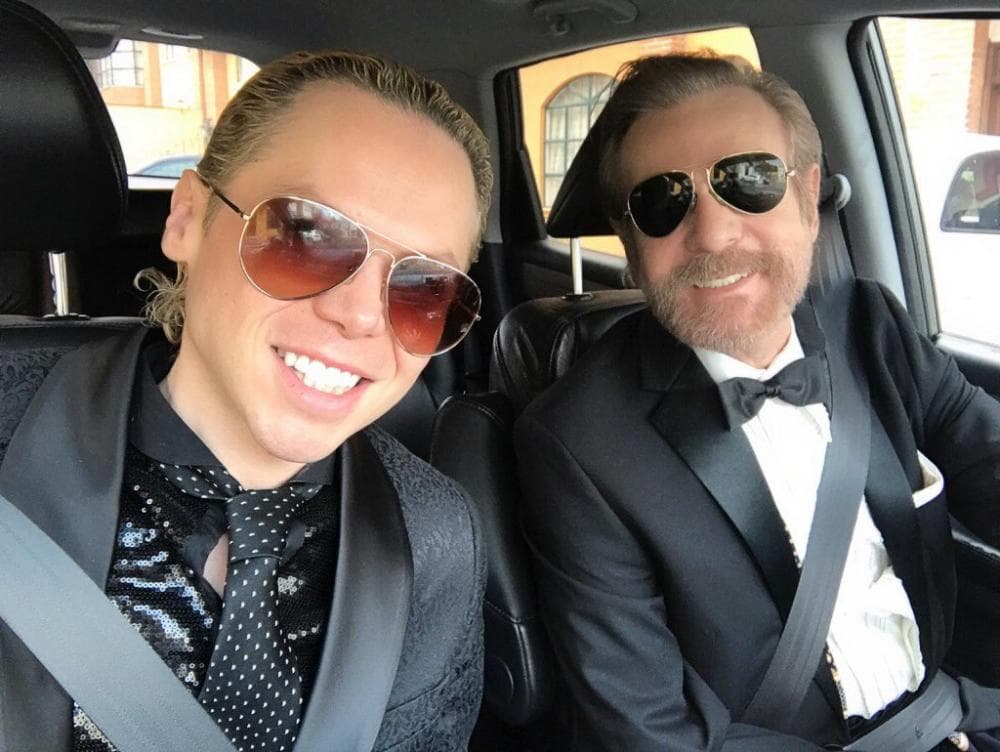 Según el periódico mexicano '
<b>Basta!</b>' 
<b>Tommasi</b> engañó a Óscar con 4 jóvenes al mismo tiempo y cuando Ruiz cuestionó al actor, él le propinó tremenda golpiza. Tras el escándalo, ambos se envolvieron en una serie de declaraciones que sepultaron definitivamente su relación.