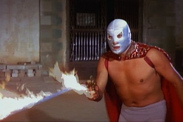 El Santo y Blue Demon pelean cara a cara contra los monstruos más temibles, en una batalla sin cuartel.