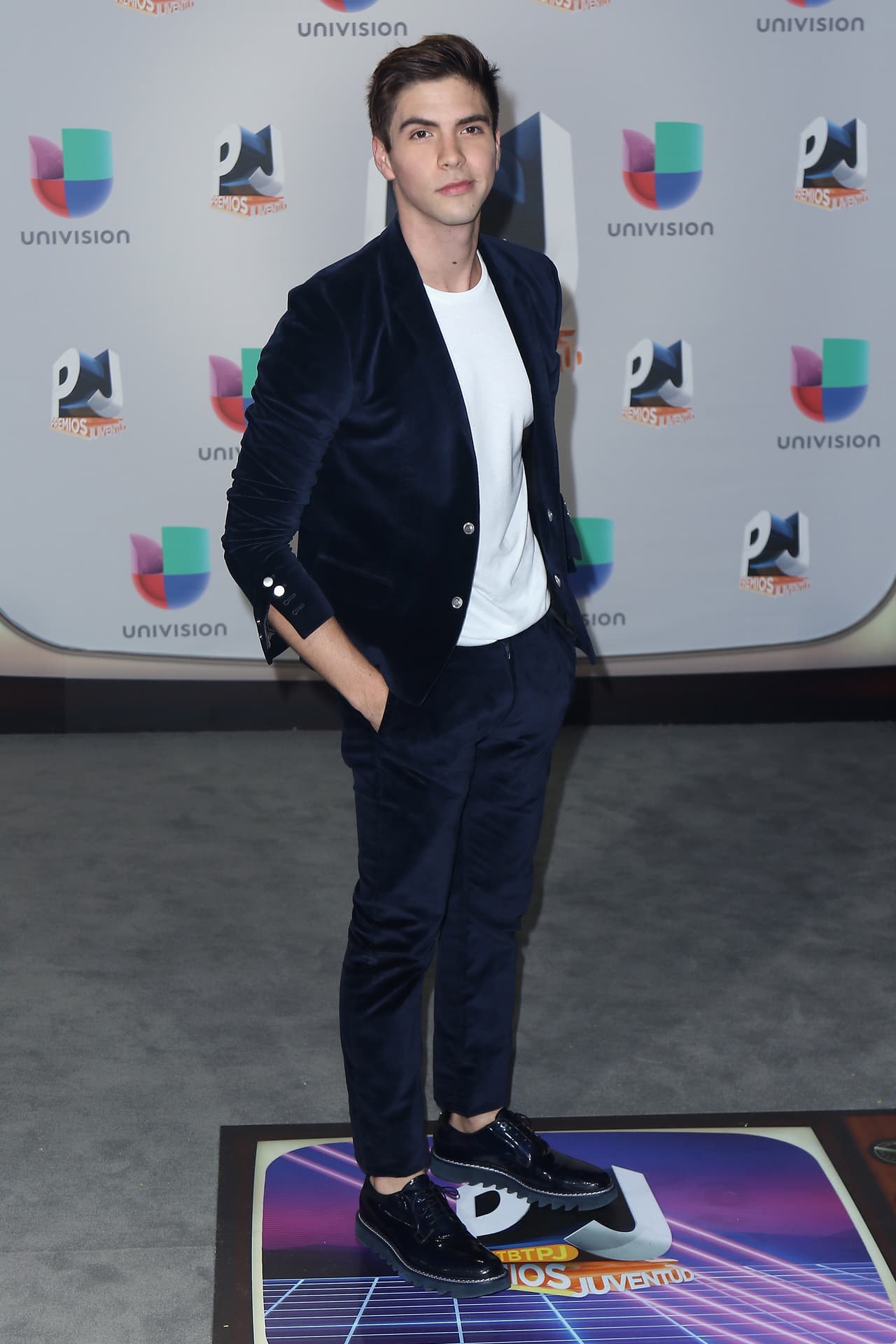 El cantante ecuatoriano Johann Vera vistió de acuerdo a su edad: 21 años.