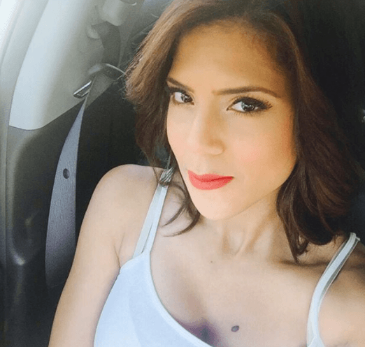 Suspirando por ese lunar que ahora es cosa del pasado, y que "desde que tengo uso de razón llevaba conmigo".