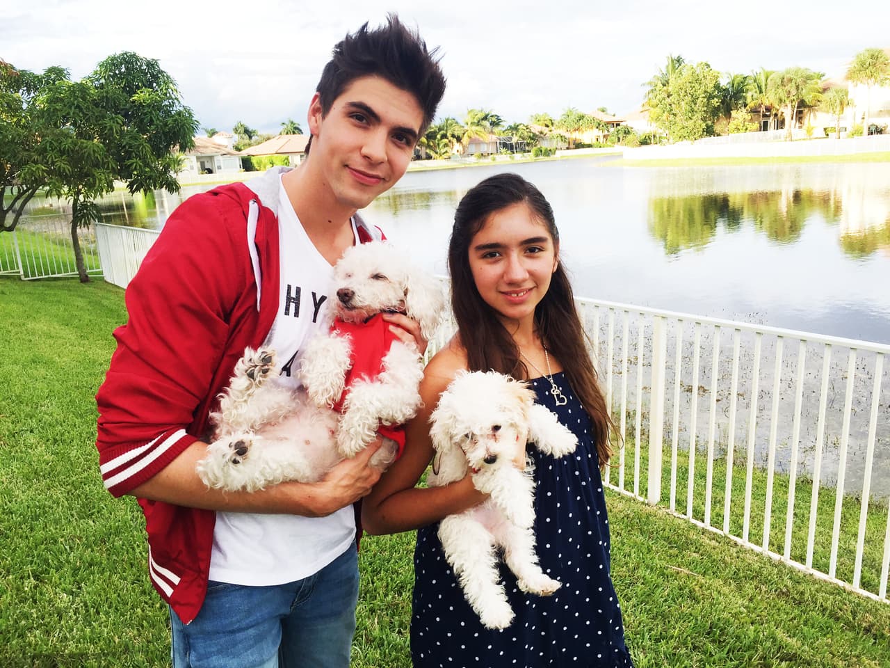 Johann es todo un animal lover. Son dos los amores de su vida y aquí te los presentamos. They are the cutest things!