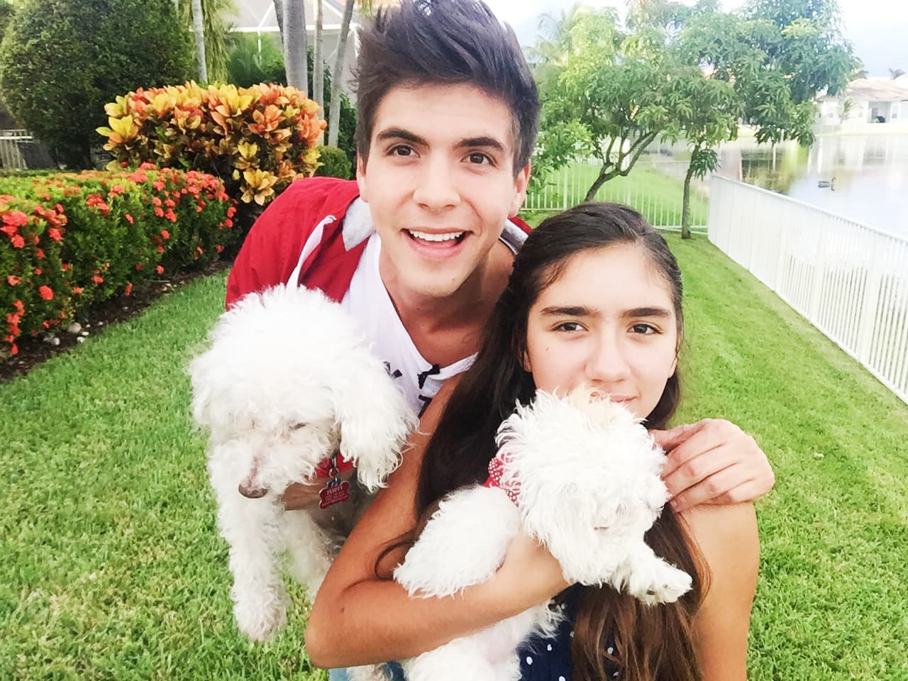 Johann es todo un animal lover. Son dos los amores de su vida y aquí te los presentamos. They are the cutest things!