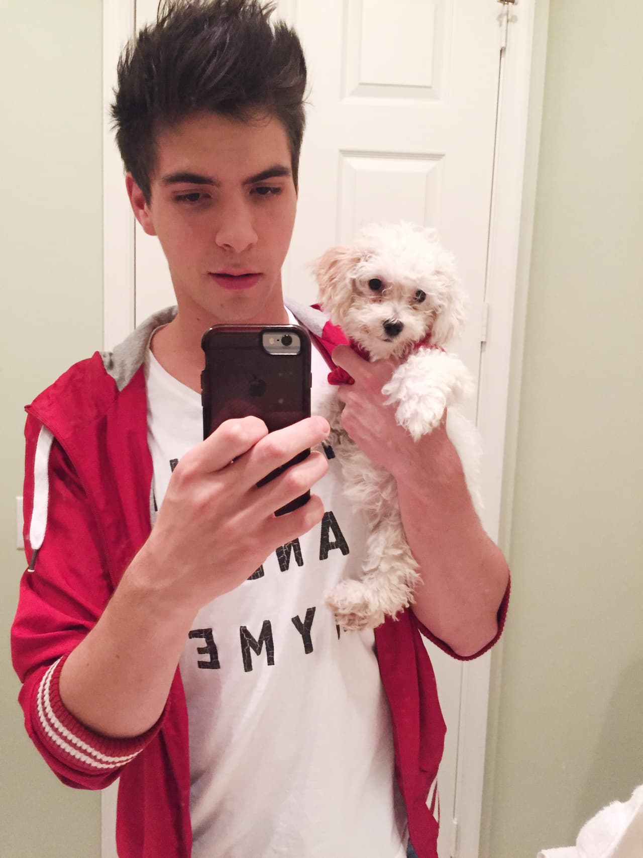 Johann es todo un animal lover. Son dos los amores de su vida y aquí te los presentamos. They are the cutest things!