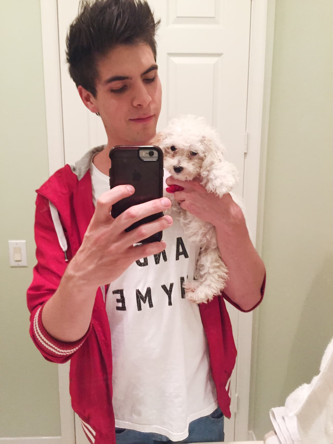 Johann es todo un animal lover. Son dos los amores de su vida y aquí te los presentamos. They are the cutest things!