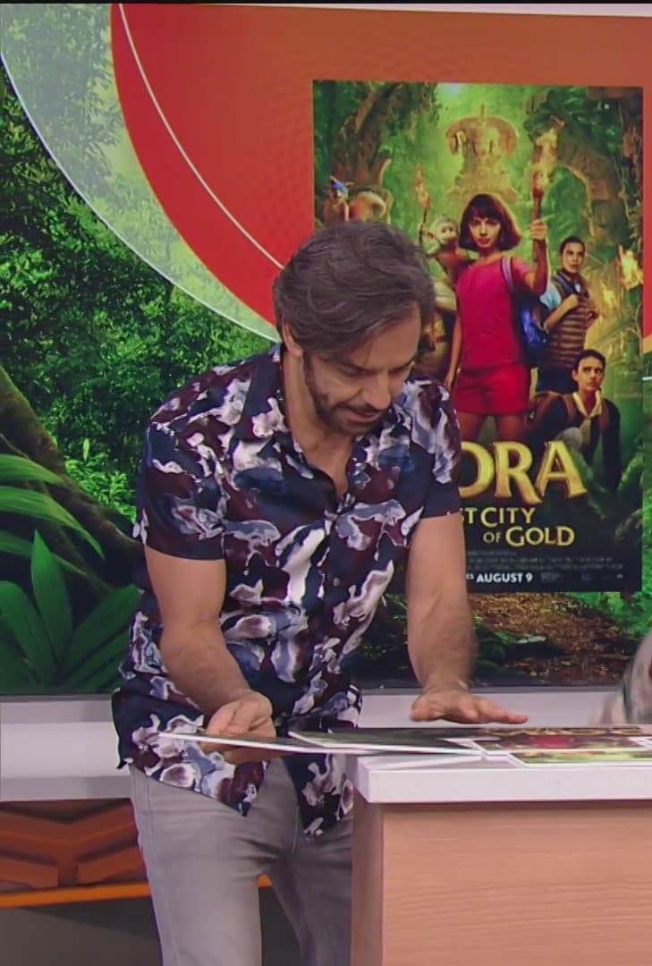 Alan Tacher fue el mediador de los juegos en los que los famosos tendrían que encontrar una llave escondida y abrir un cofre del tesoro, tal como sucede en la trama de 'Dora and the Lost City of Gold', en la que los personajes tienen que sobrepasar obstáculos para salvar a los padres de Dora.