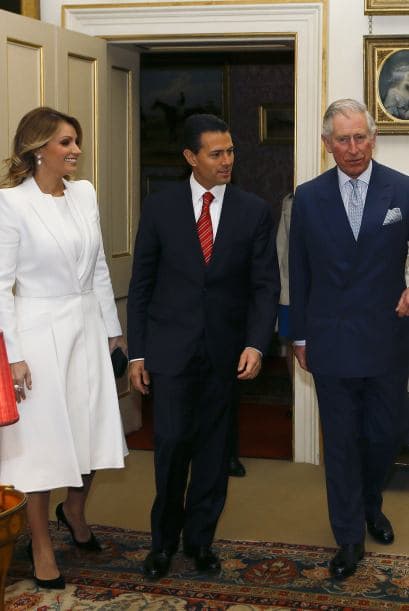 Después de compartir una audiencia privada en la residencia oficial con el hijo mayor de la reina Isabel II, Angélica Rivera se alistó para festejar con un banquete la primera noche de su estadía.