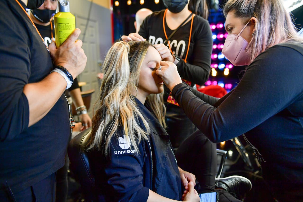 <b>Sherlyn</b> fue la primera participante en subir al escenario en esta semifinal para personificar a una compañera suya, con quien hasta compartió pantalla en una telenovela.