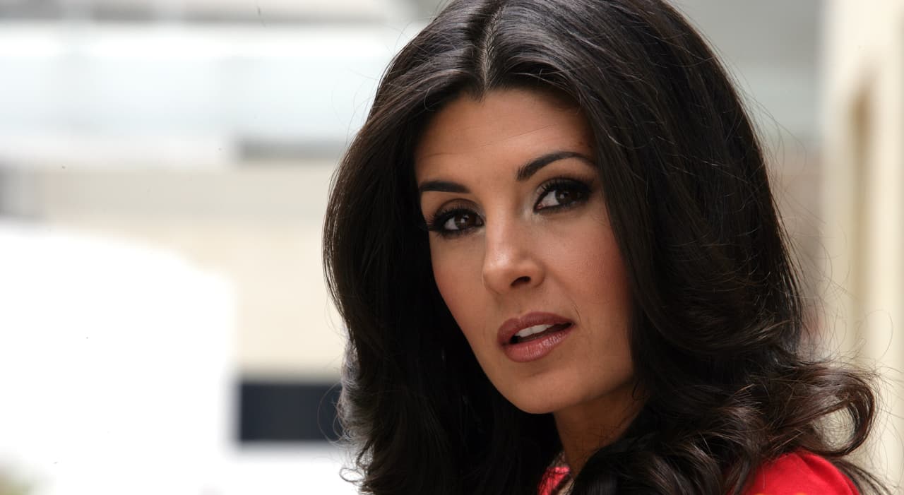 Además habló del momento en el que le dijo la verdad a su ex: "Yo creo que lo importante es reconocer lo que está pasando y aceptar las cosas como son, y ya lo hablamos. Jorge también tuvo una relacion, pero Jorge y yo siempre fuimos muy sinceros y los dos hablábamos de las cosas, no hubo algo qué descubrir. Pero fuimos finalmente (infieles) porque estás dentro de una relación, o sea, yo estaba viviendo con una persona y estaba con Eduardo saliendo", explicó.