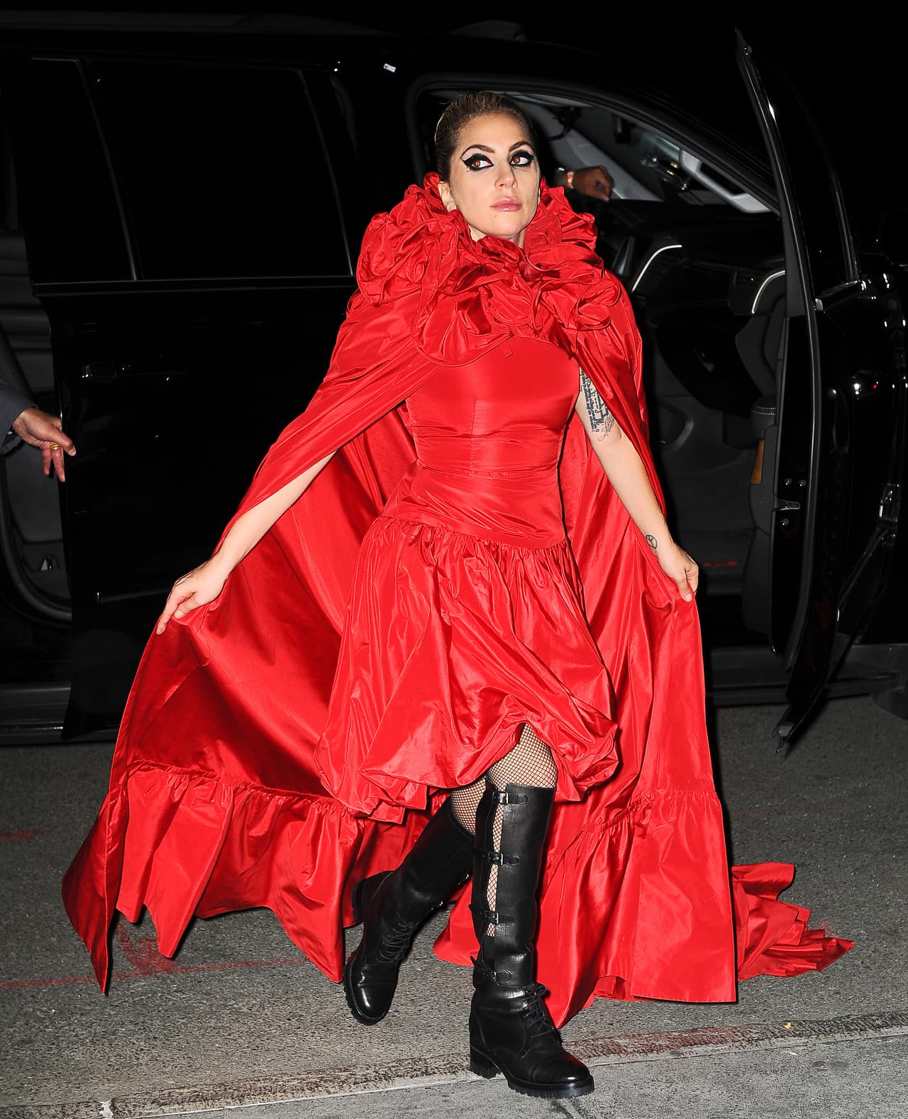 Como una Caperucita Roja Millennial - gótica - bizarra y demás.