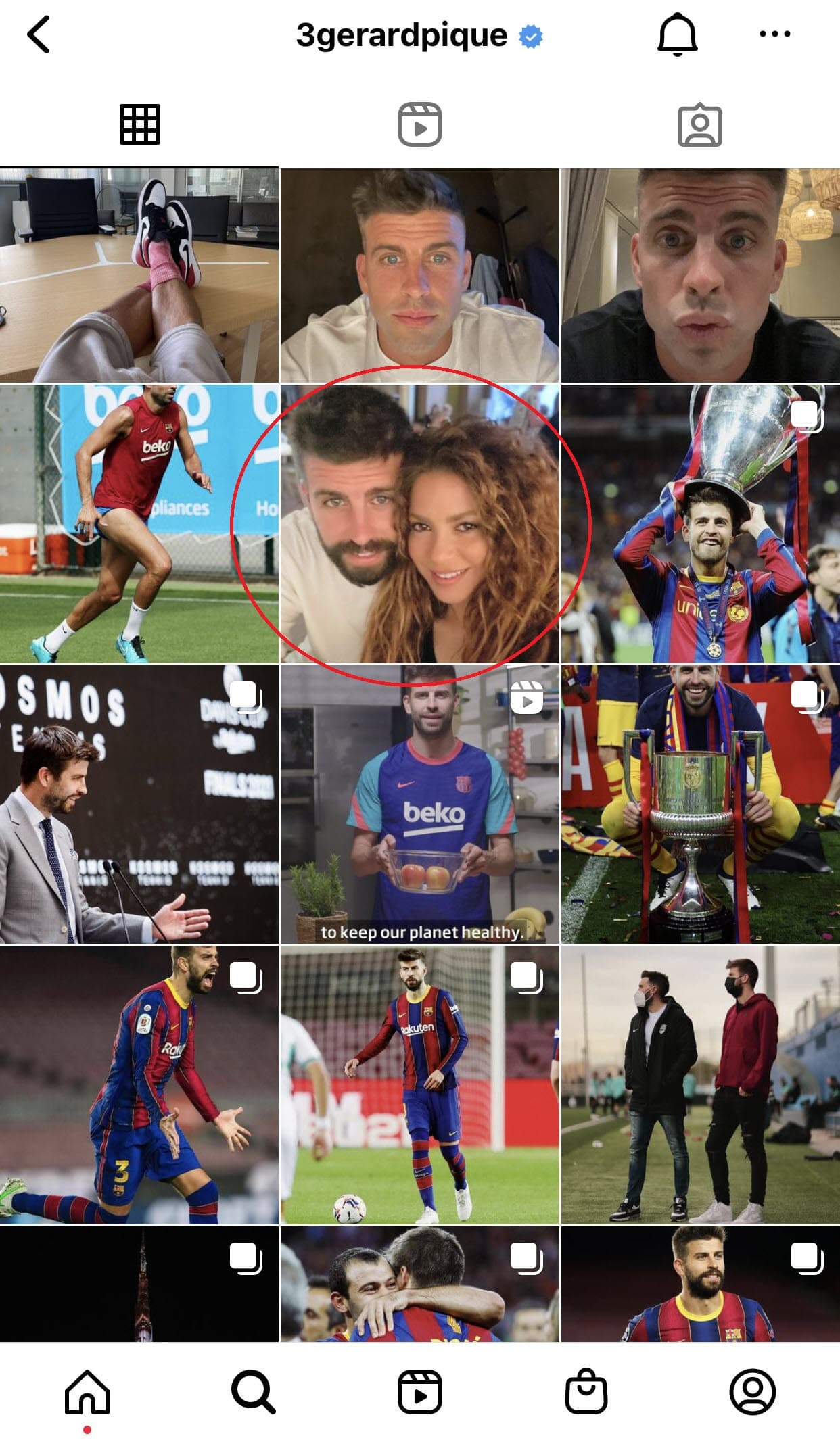 Tras la publicación de la imagen con Clara Chía, el exfutbolista aún tenía fotos con Shakira en su cuenta de Instagram. 
<br>