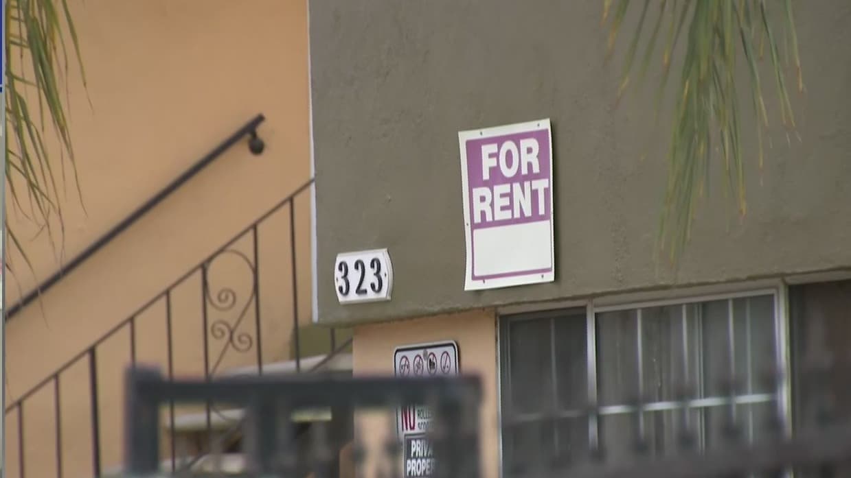 ¿Pueden dueños de propiedades cuestionar el estatus migratorio de los inquilinos en Los Ángeles?