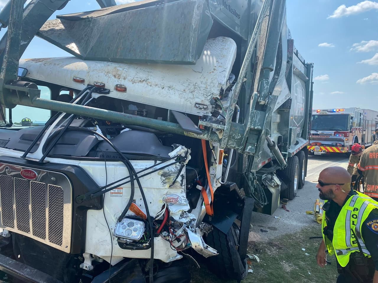 Aunque no se han dado a conocer detalles sobre posibles heridos, la vialidad permaneció cerrada por casi tres horas y fue reabierta a las 5:09 de la tarde.
