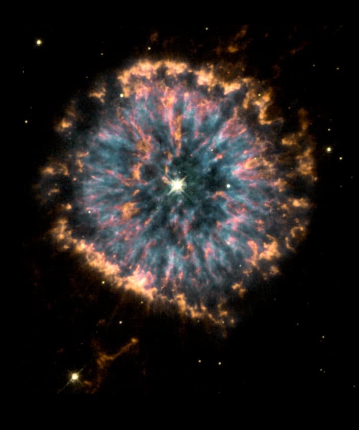 <b>NGC 6751 (2000). </b>Esta imagen del Hubble muestra la nebulosa planetaria NGC 6751 brillando como un ojo gigante, la nebulosa es una nube de gas expulsada hace varios miles de años desde la estrella caliente visible en su centro.