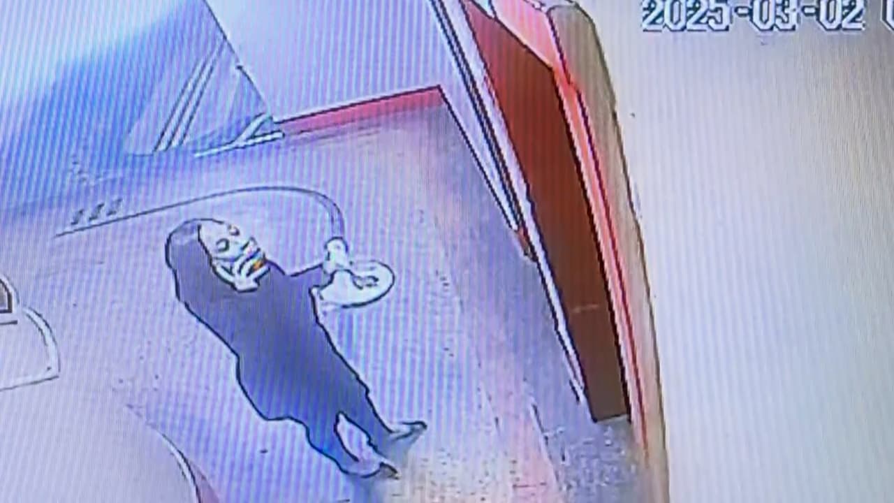 En cámaras de seguridad
<b> fue captada vez entrando al edificio el pasado 2 de marzo </b>luego de acudir a un evento de su iglesia, en El Bronx.
<br>