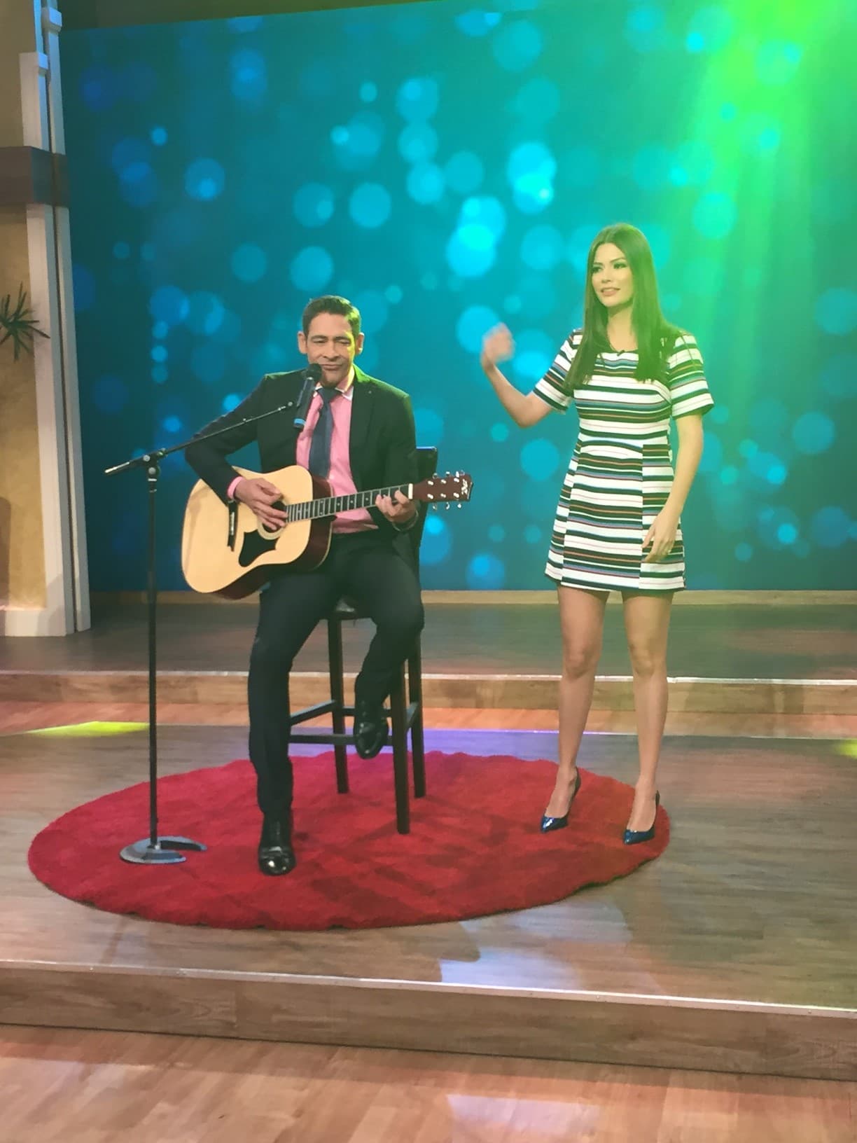 La primera pareja la conformaban, Johnny Lozada y Ana Patricia.