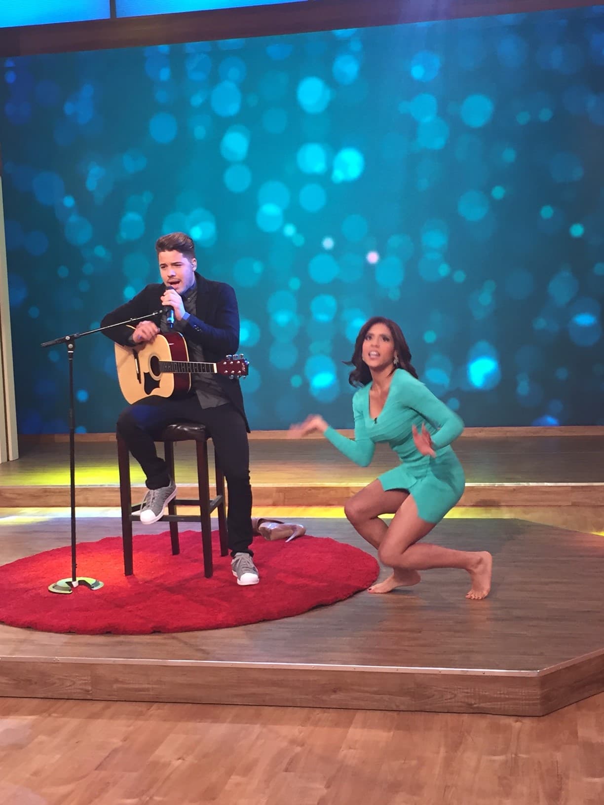 La última pareja llegó: William Valdes y Francisca Lachapel a la pista.