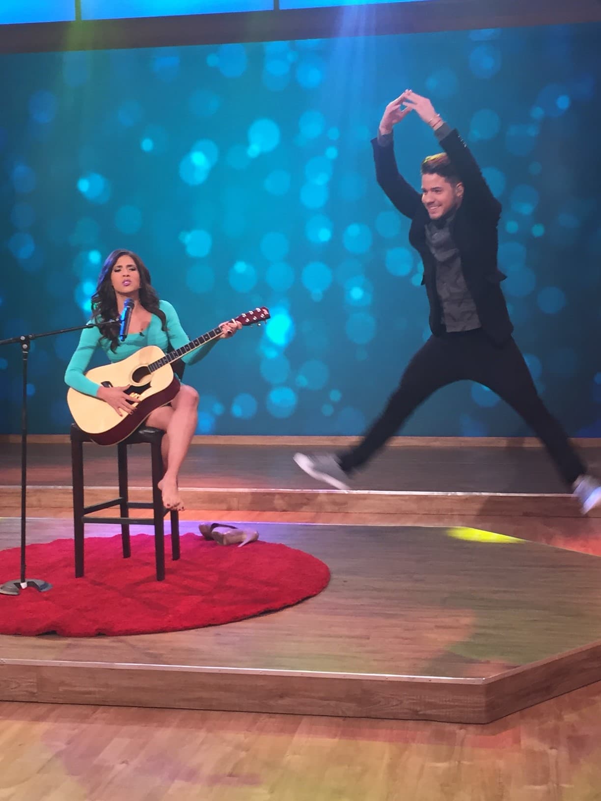 ¡Cambio! Willy demostró sus habilidades para el baile.