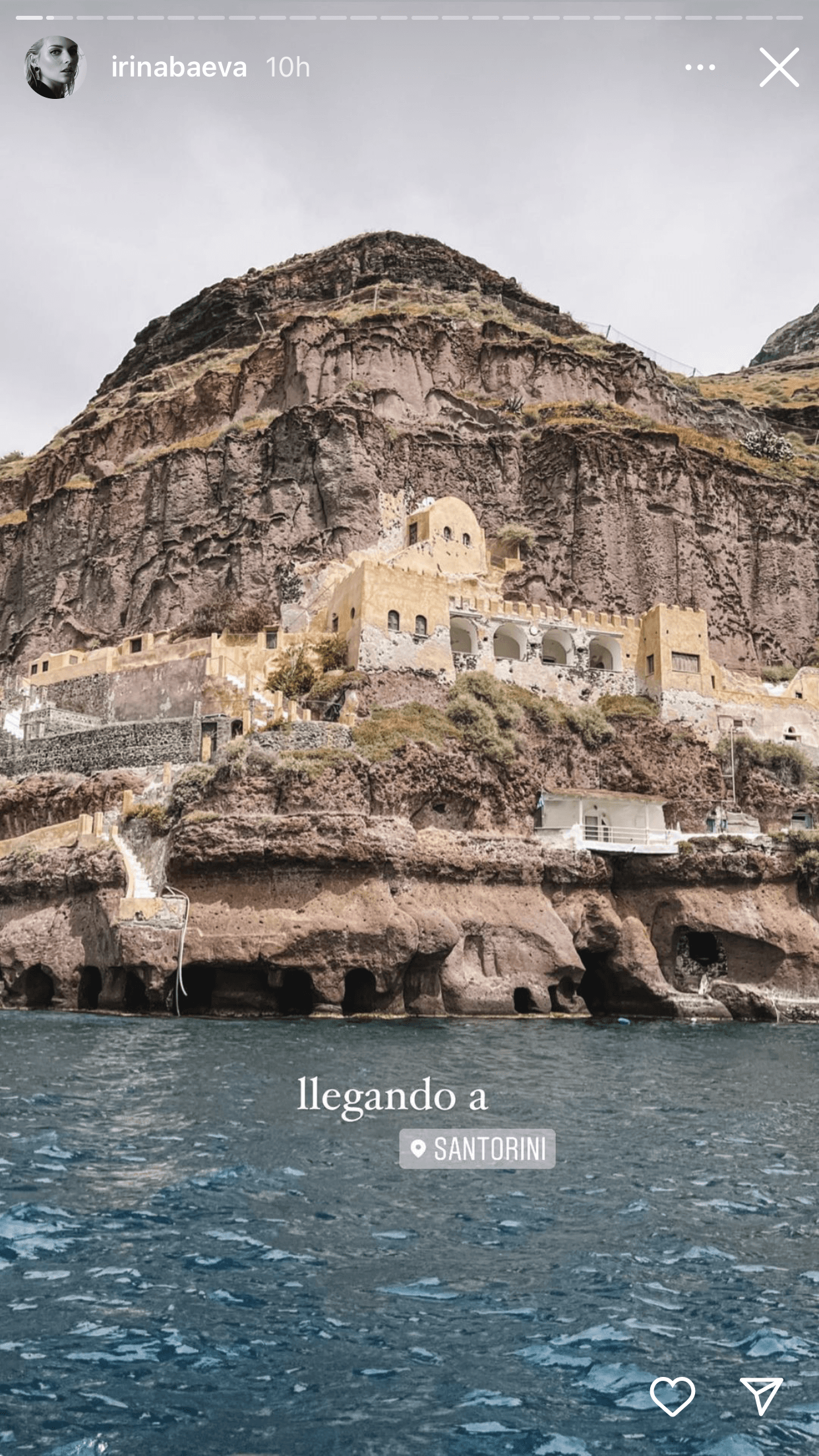 Luego, se fueron a Santorini, otra de las islas griegas del Mar Egeo y uno de los lugares más bellos de esa nación. 
<br>