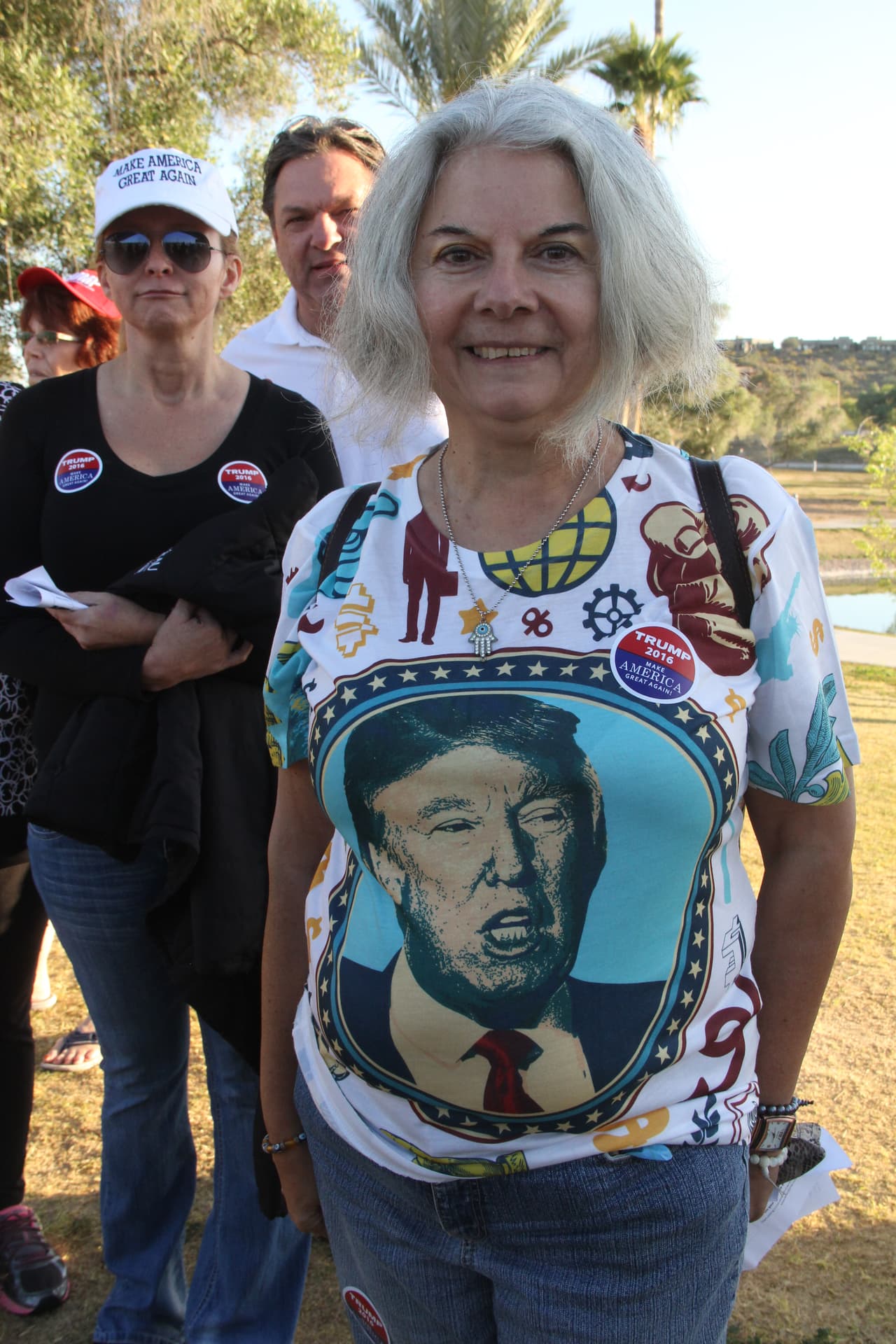 Esta simpatizante llegó a las 2:45 a.m. y era la primera en la fila de miles de personas que querían ver a Trump.
