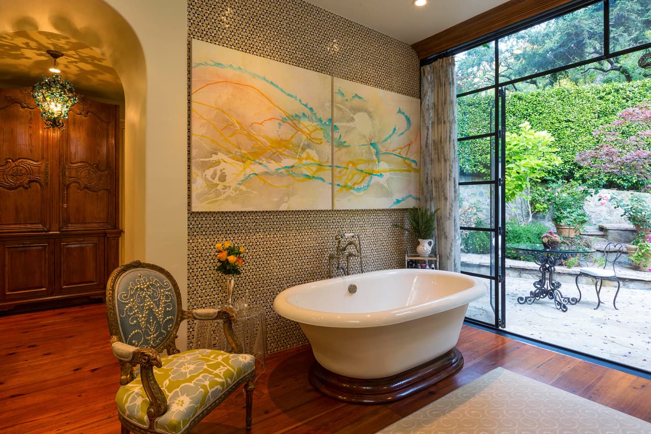 Y para tomar una ducha relajante, nada mejor que este baño con finos acabados y una comodidad de primera.