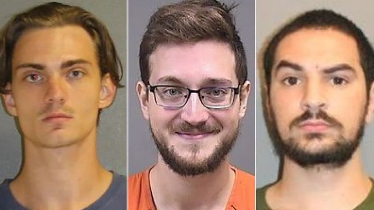 Arrestran a tres hombres que presuntamente planeaban tiroteos masivos en Florida, Ohio y Connecticut