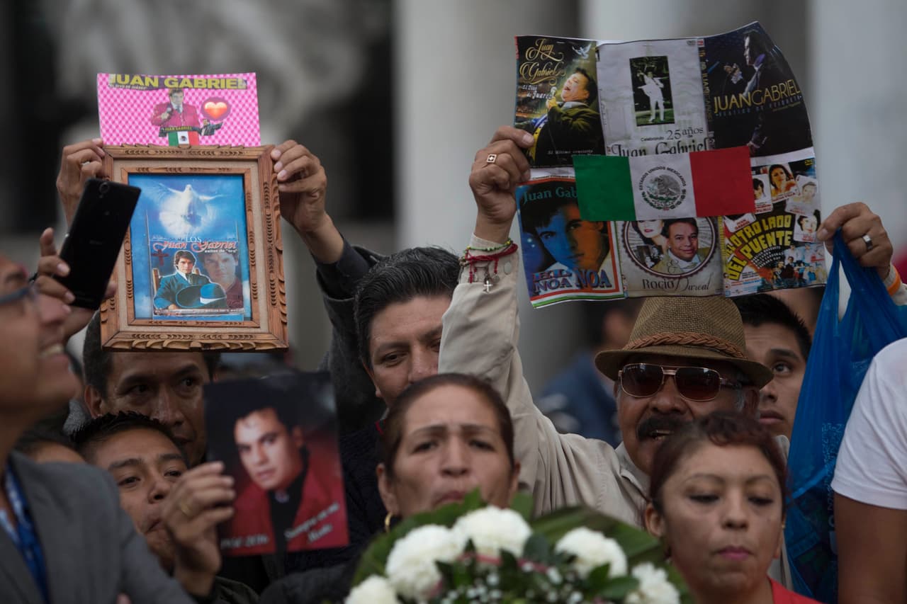 El ánimo en los exteriores del recinto no ha mermado.