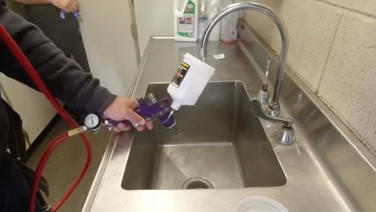 Este proceso para desinfectar ya está siendo utilizado en otros departamentos de bomberos en diferentes partes del país.