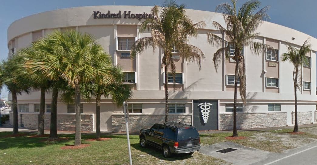 Anciano hiere de bala a mujer y luego se suicida en el Kindred Hospital