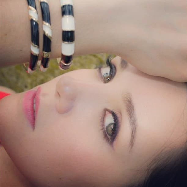 Una de ellas sucedió en Canadá, donde trabajó como cajera de un restaurante.