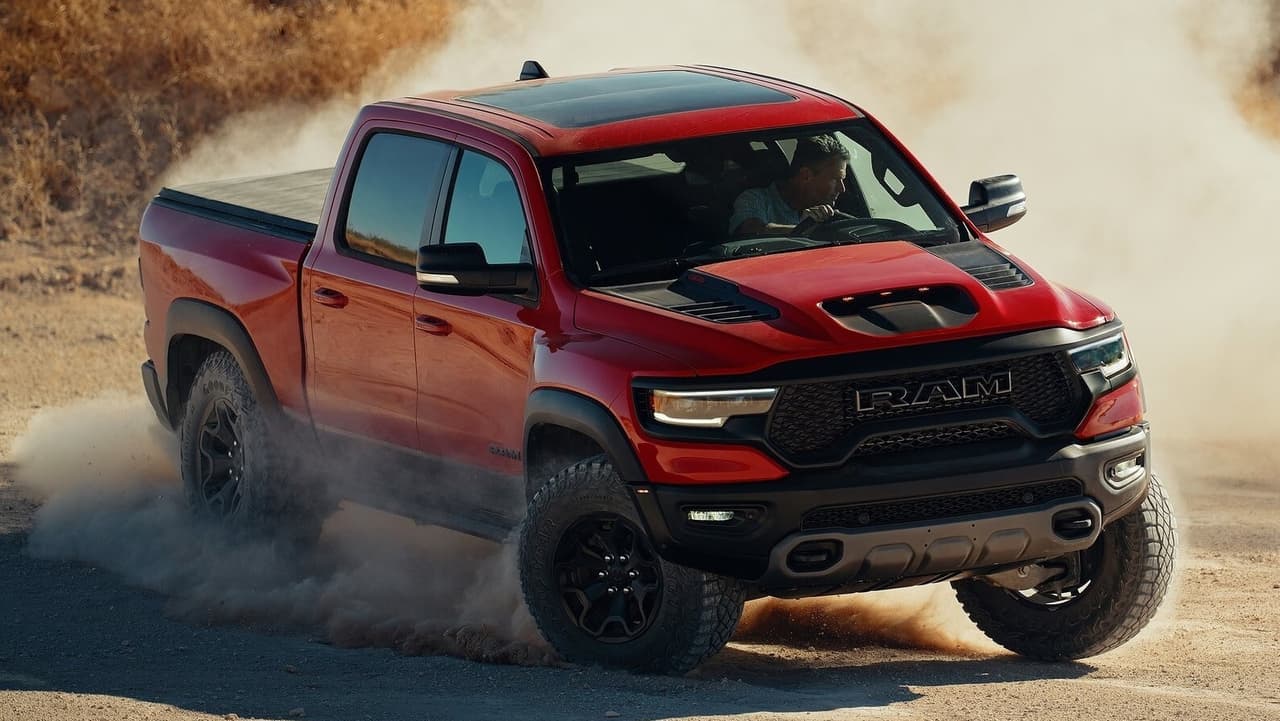 <u><b>Contenido relacionado</b></u>
<br>
<br>Ram busca posicionarse como el referente de las pickups de alto rendimiento y ha dado su primer paso con la presentación de la Ram 1500 TRX 2021, una camioneta impulsada por una versión del potente motor que lleva el Dodge Challenger Hellcat. Con sus 702 caballos de fuerza y 650 lb-pie de torque, estamos ante la pickup de producción más poderosa del mundo. Encuentra en este video sus detalles.