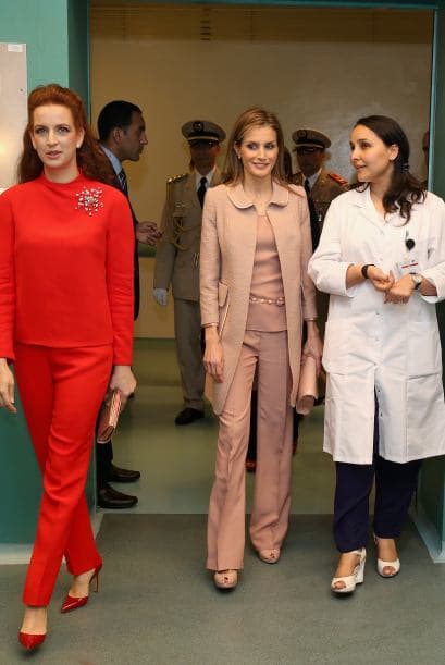 La reina Letizia y la princesa Lalla Salma visitaron un centro de prevención y tratamiento del cáncer.