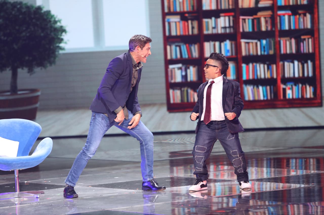 Su capitán, Johnny Lozada, estuvo ahí para un nuevo sketch.