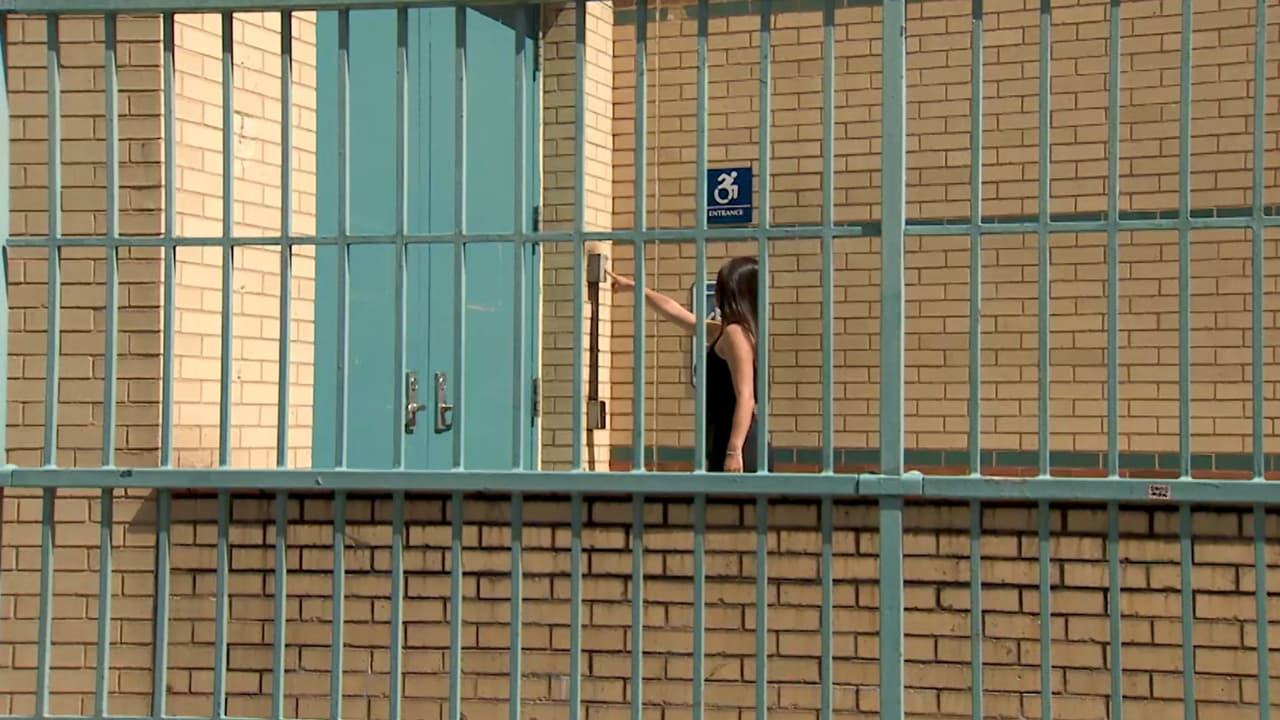 Instalan nuevas puertas de seguridad en escuelas de Nueva York: así funcionarán