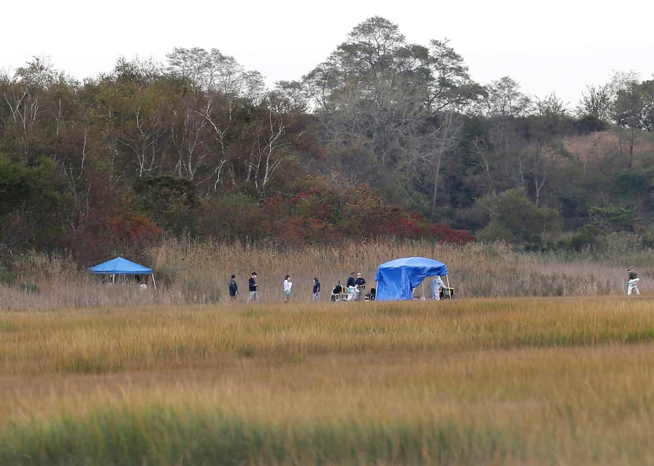 Hallan restos humanos en parque de Long Island donde buscan decenas de desaparecidos relacionados con la MS-13