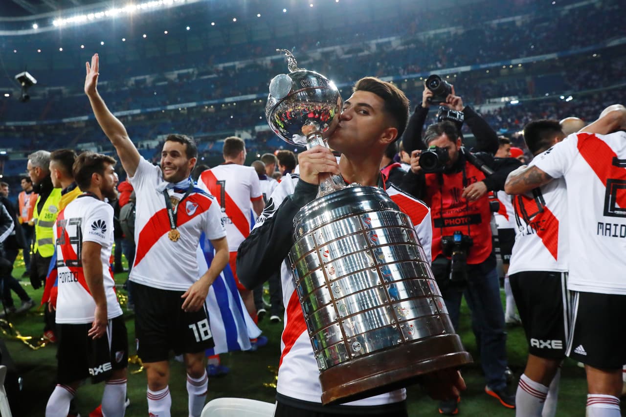 Después de ganar la Copa Libertadores en el Bernabéu, Exequiel Palacios regresaría a la capital española y a Chamartín después del Mundial de Clubes. Medios locales aseguran que el Real Madrid lo va a hacer oficial en ese momento.