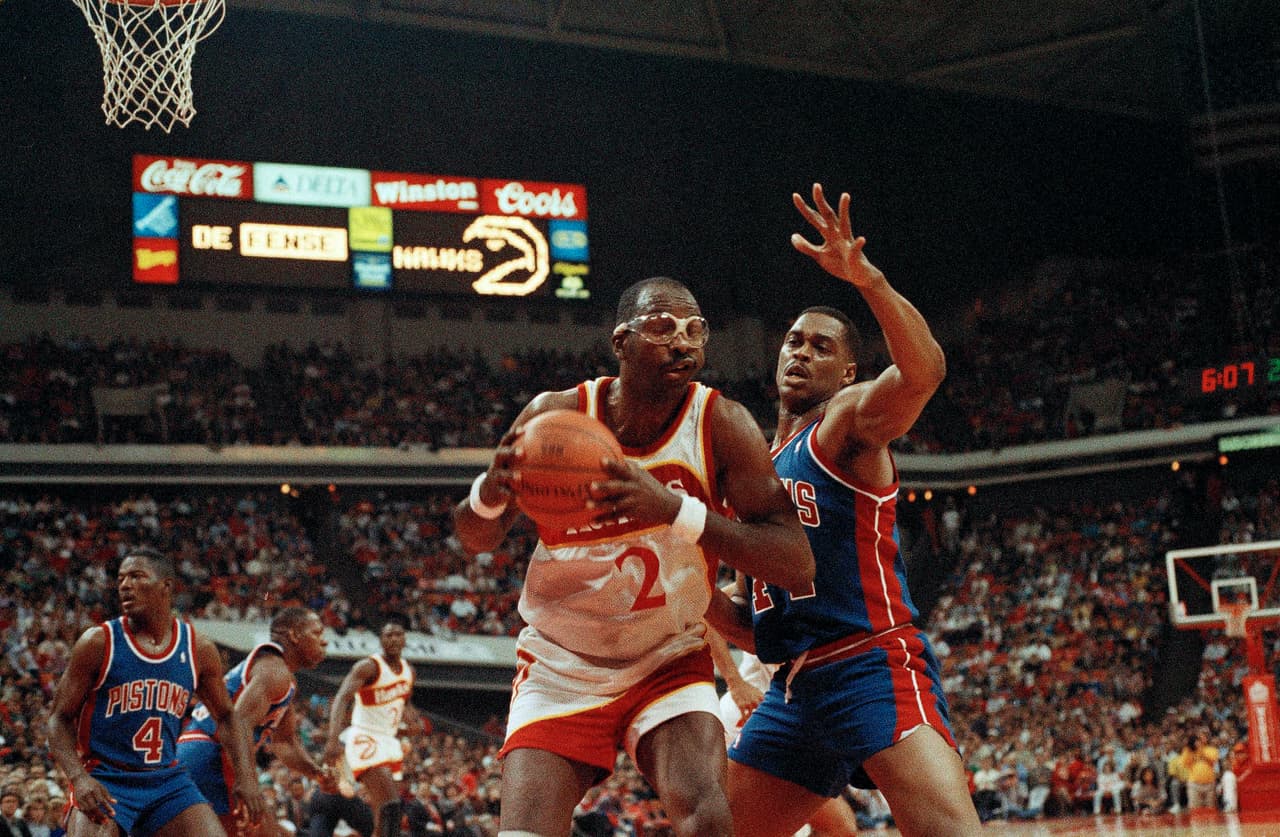 <b>9) Moses Malone:</b> El pívot rozó los 30 mil puntos (29,580) en su trayectoria.