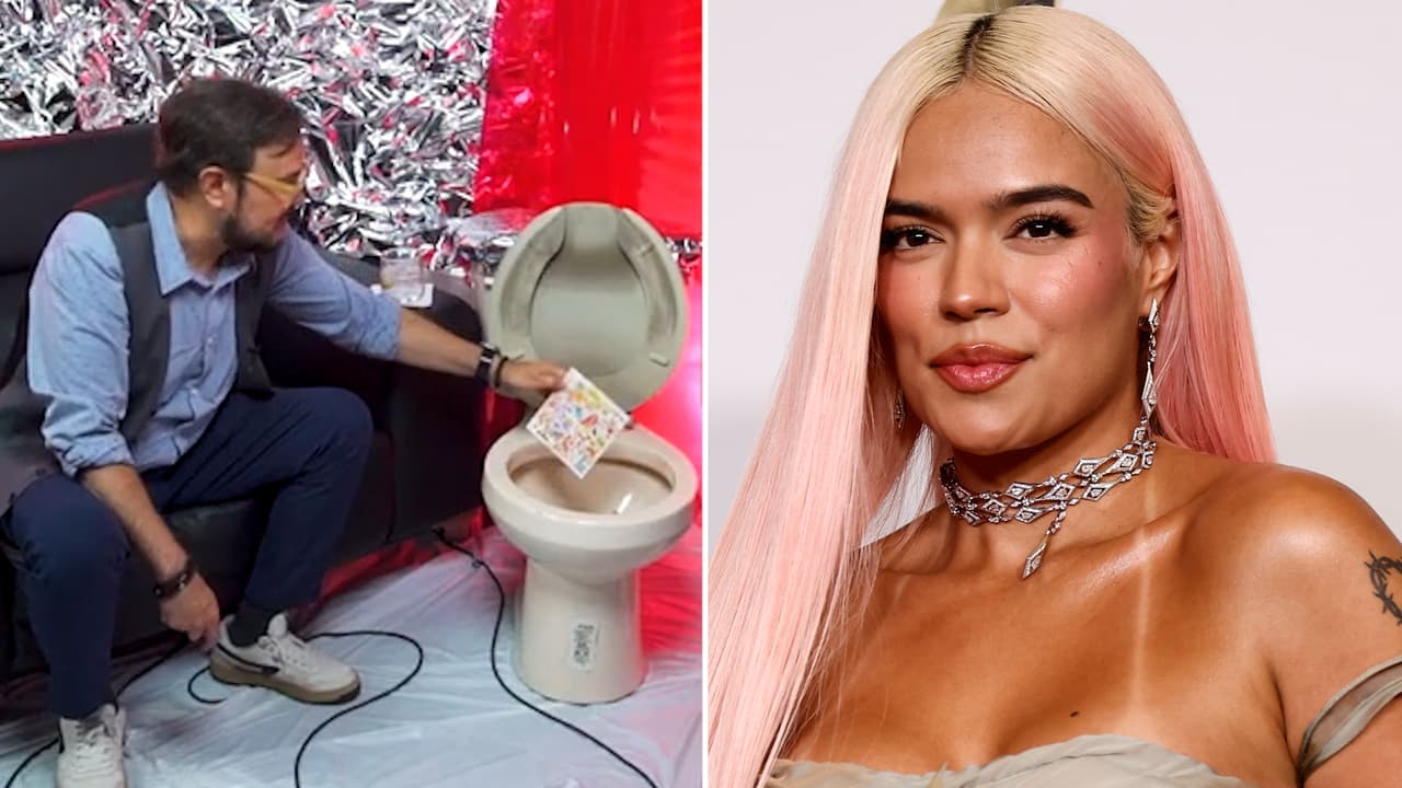 Aleks Syntek tira al retrete un disco de Karol G: “No me identifico”