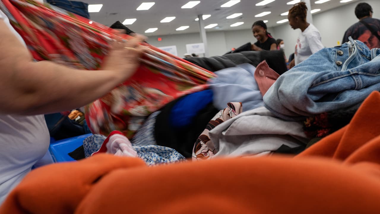 Las tiendas Goodwill son unas de las más reconocidas a nivel nacional. En Yelp están posicionadas en el tercer puesto. Además de ofrecer ropa de segunda mano, ayuda a personas en situaciones vulnerables dándoles trabajo.