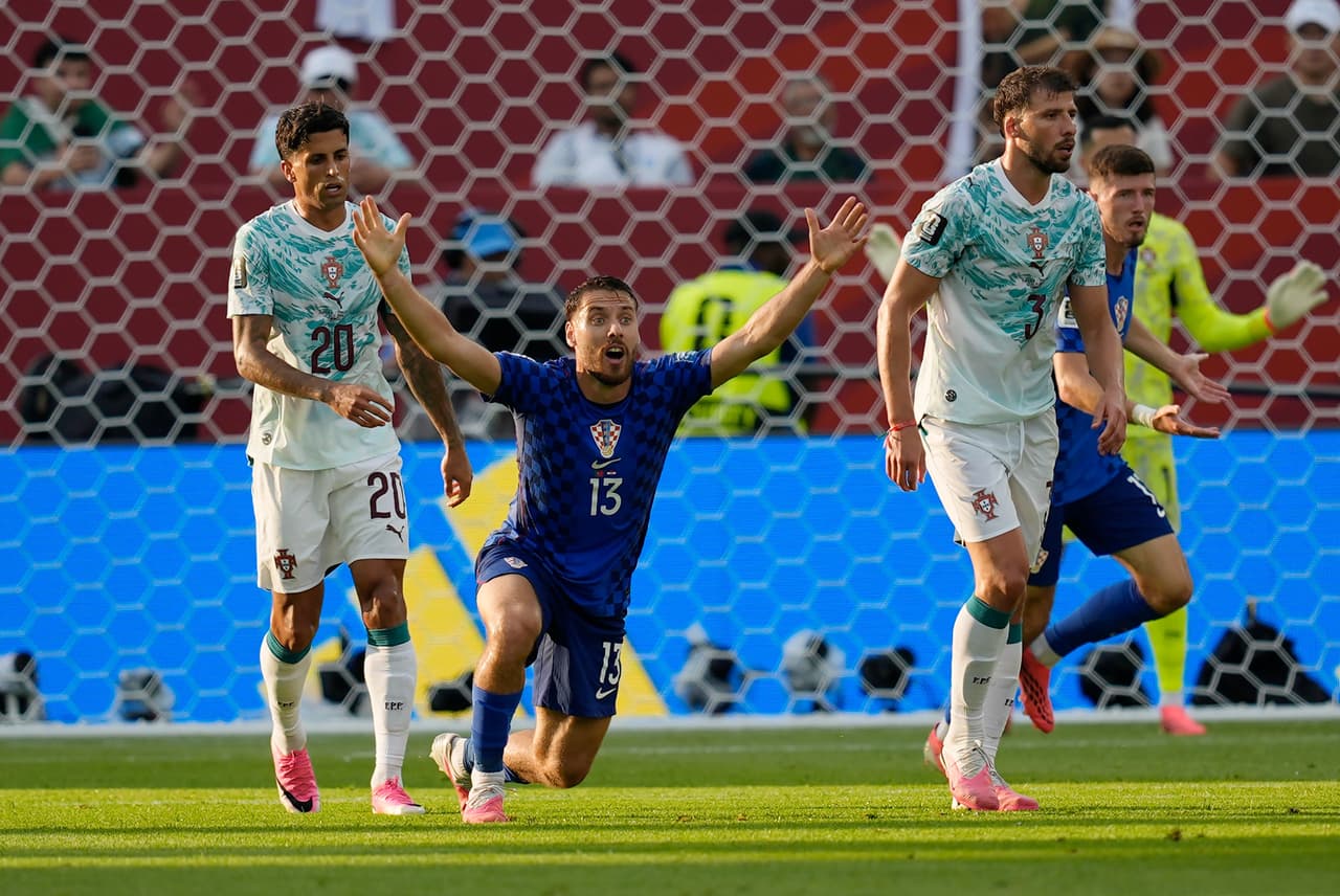 El croata Nikola Vlasic (13) reacciona durante el partido de dieciseisavos de final de la Copa del Mundo de fútbol entre Portugal y Croacia en Toronto, el jueves 2 de julio de 2026.