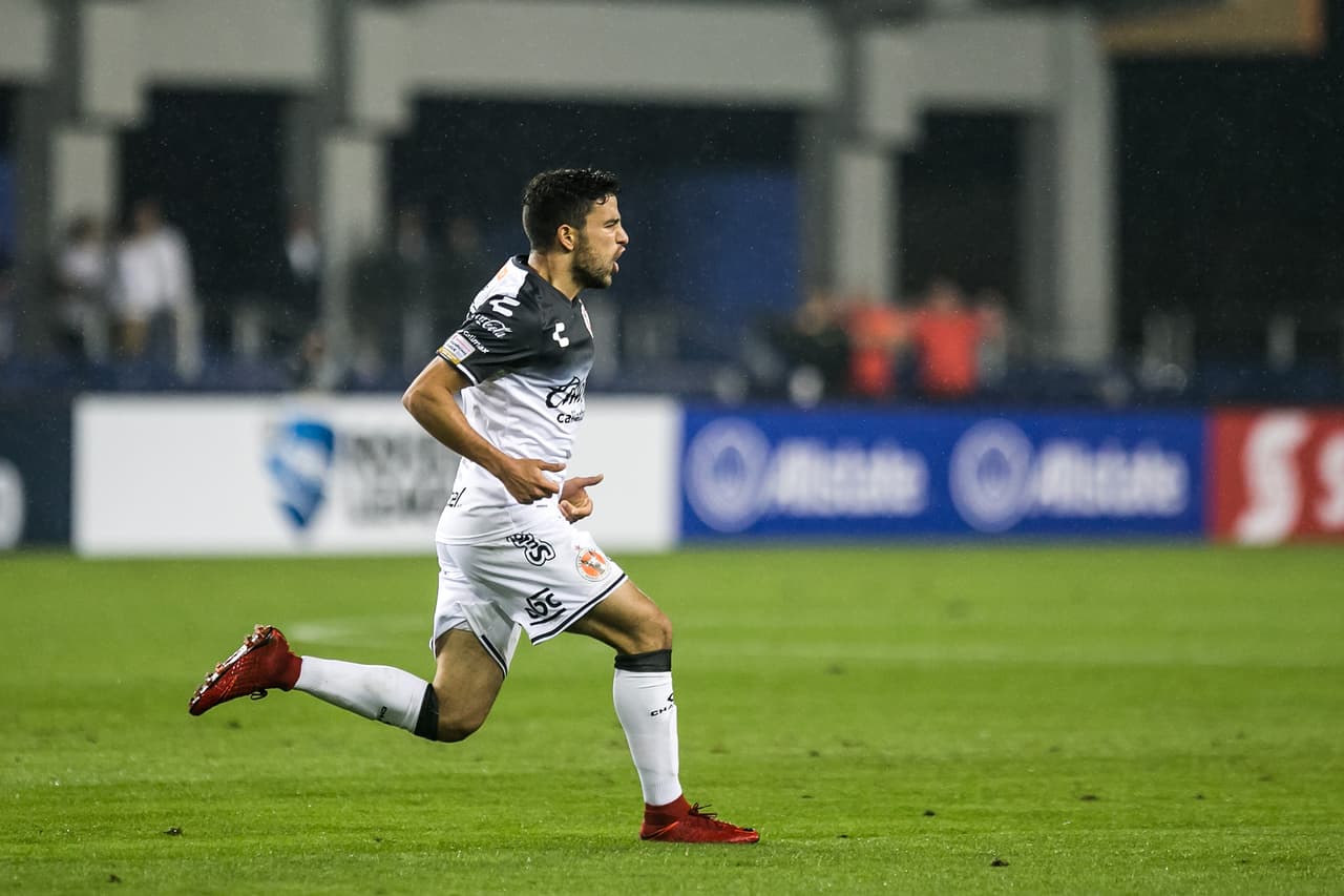 Un remate a borde del área logró superar al portero hondureño para la vetanja mexicana.