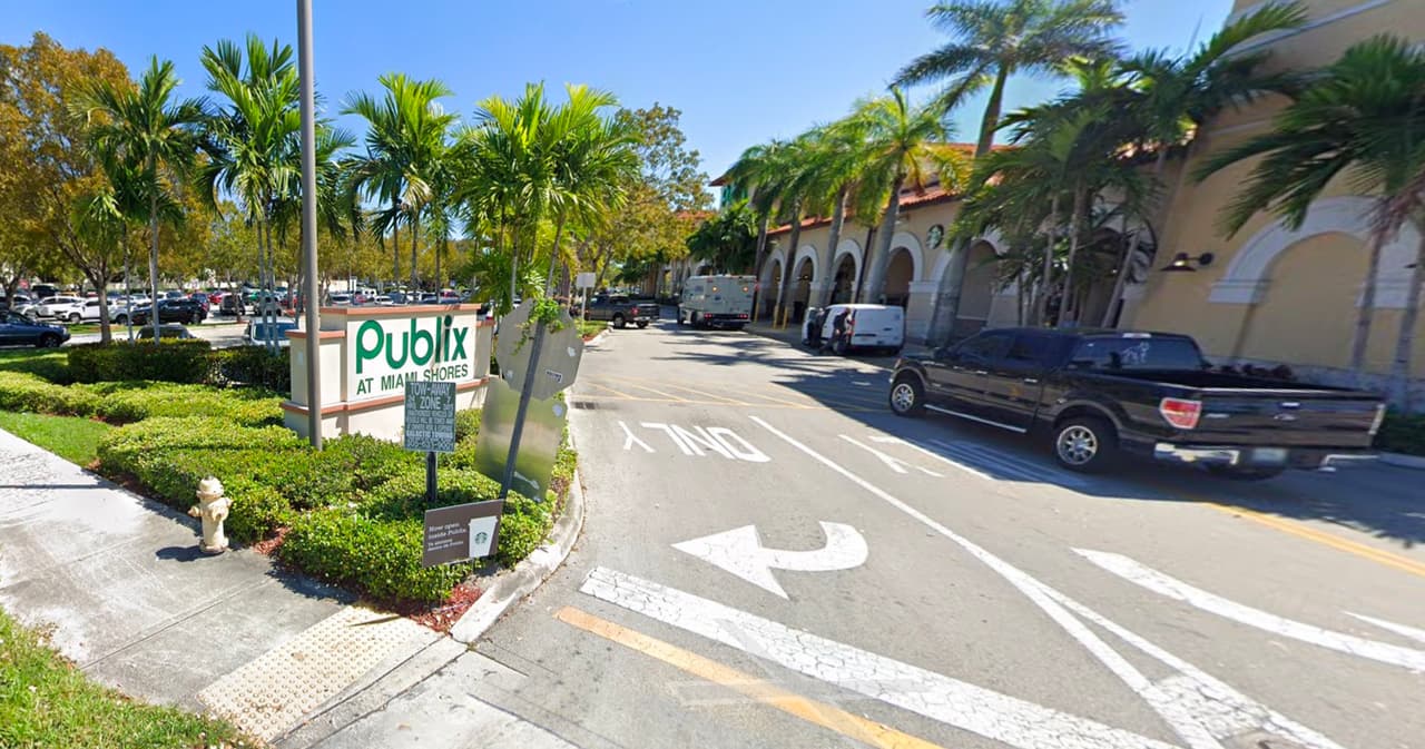 "Con el aumento continuo de casos de coronavirus y las pautas del CDC que indican que el uso de mascarillas puede frenar la propagación del covid-19, creemos que requerir las mascarillas en nuestras tiendas es otra forma en la que podemos aportar a la protección de nuestras comunidades", dijo la directora de comunicaciones de Publix, Maria Brous.