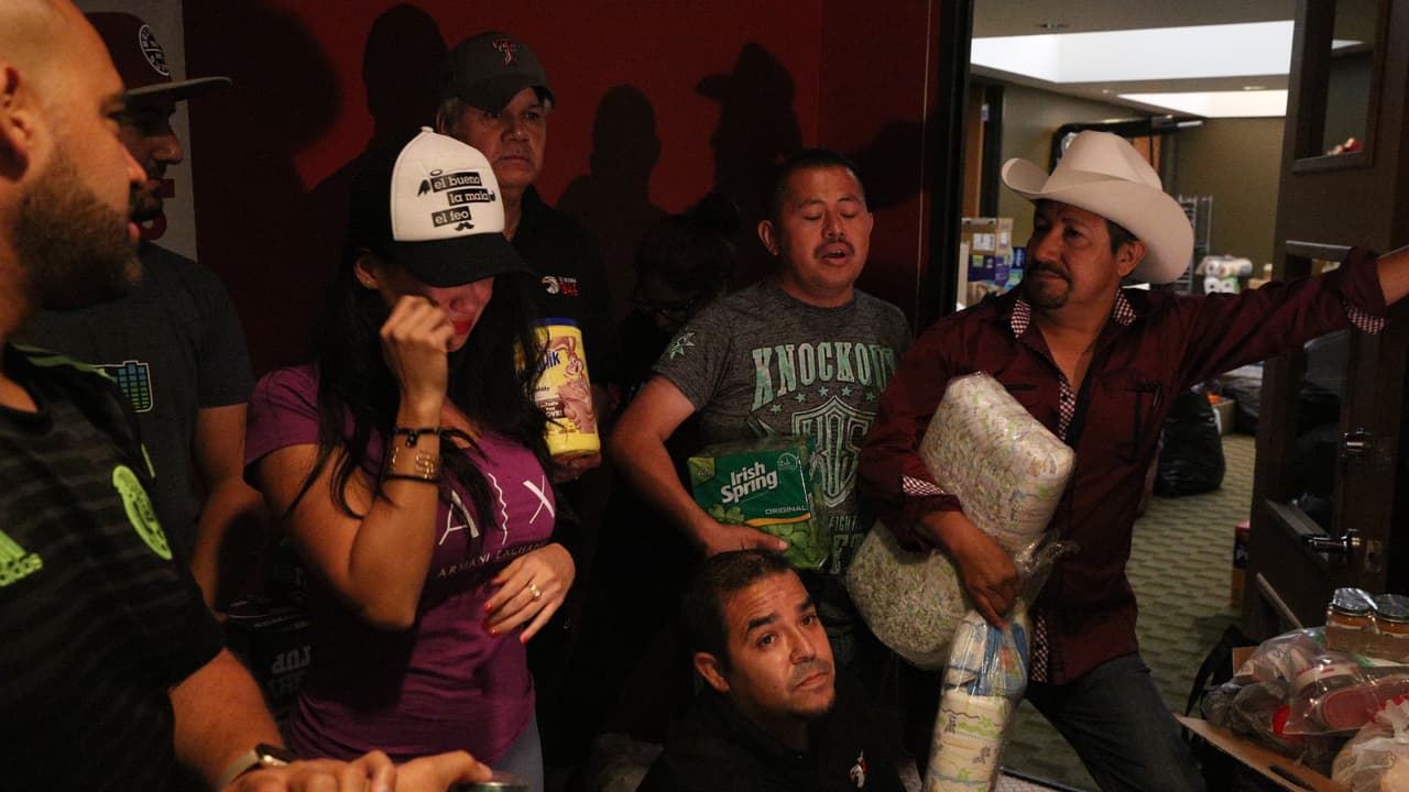 Raúl 'El Pelón', Carla Medrano y El Feo ya están en Texas y quedaron sin palabras por ver el apoyo de todos sus radioescuchas en Dallas.