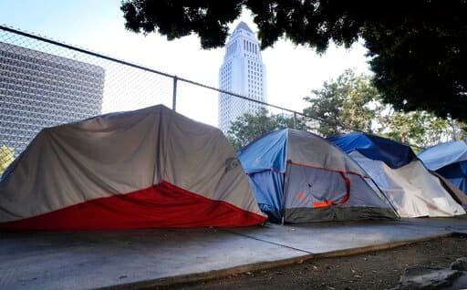 Muchos están a la expectativa de las resoluciones del jefe de la Casa Blanca al ver de primera mano la situación en las zonas cercanas a su destino en la ciudad, mientras otros esperan que visite Skid Road personalmente.
<br>