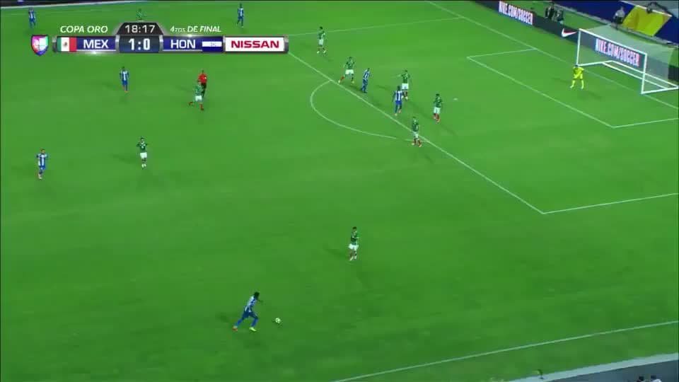 Disparo afuera de Bryan Acosta