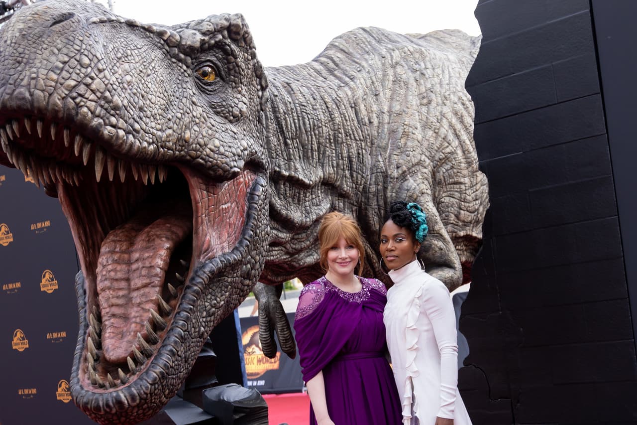 Bryce Dallas Howard y DeWanda Wise